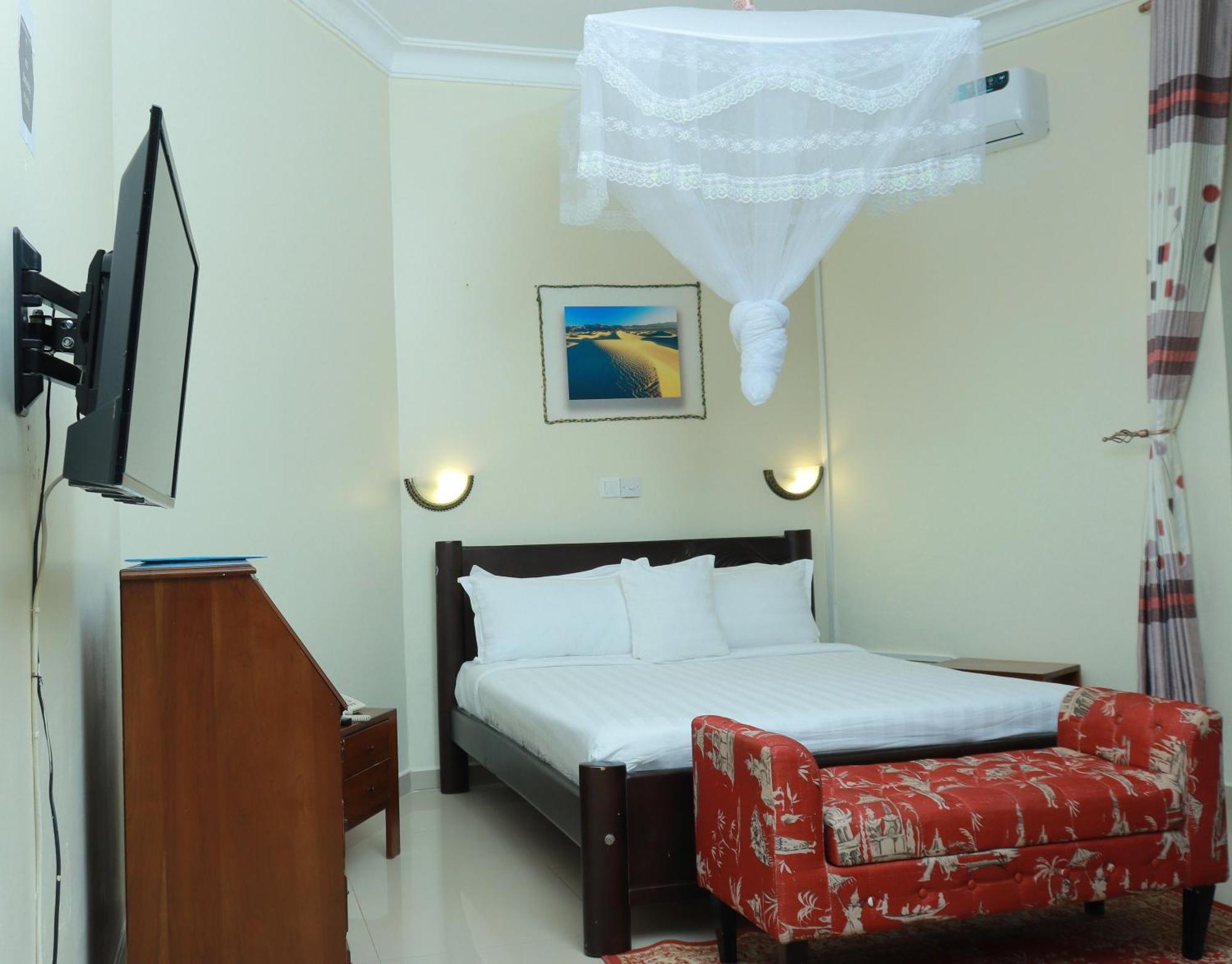 Mowicribs Hotel And Spa 恩德培 外观 照片