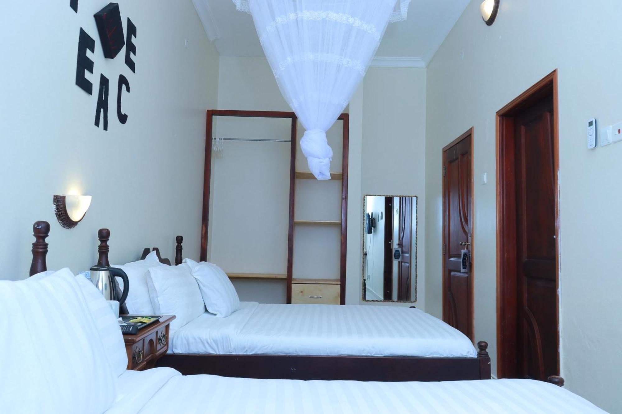 Mowicribs Hotel And Spa 恩德培 外观 照片