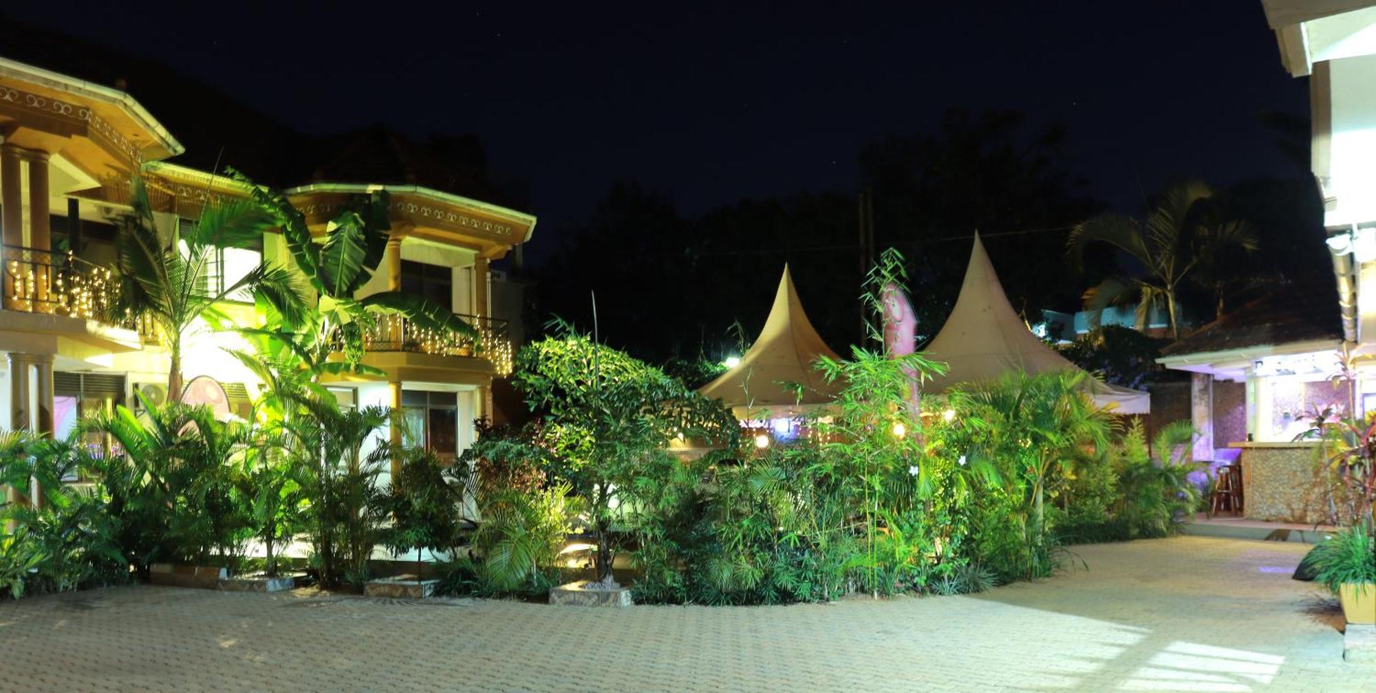 Mowicribs Hotel And Spa 恩德培 外观 照片