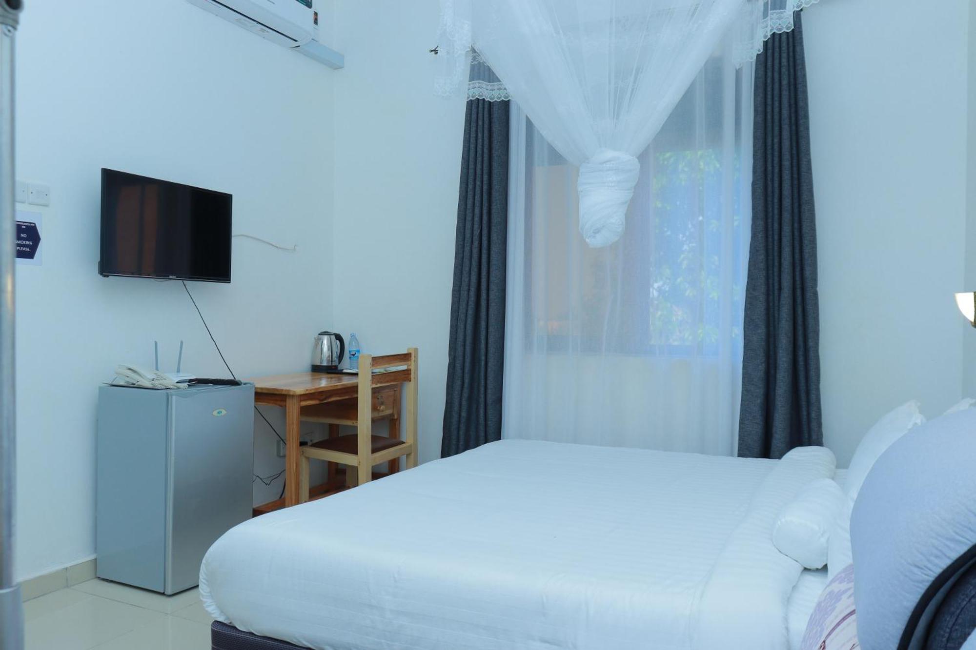 Mowicribs Hotel And Spa 恩德培 外观 照片