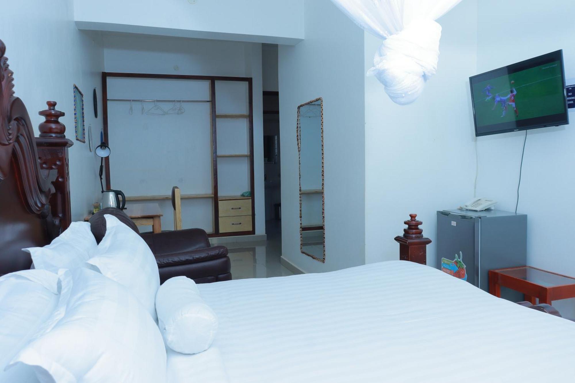 Mowicribs Hotel And Spa 恩德培 外观 照片