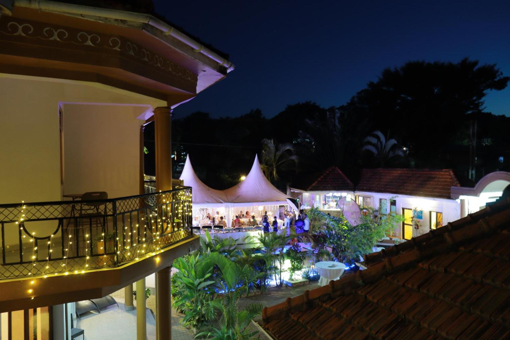 Mowicribs Hotel And Spa 恩德培 外观 照片
