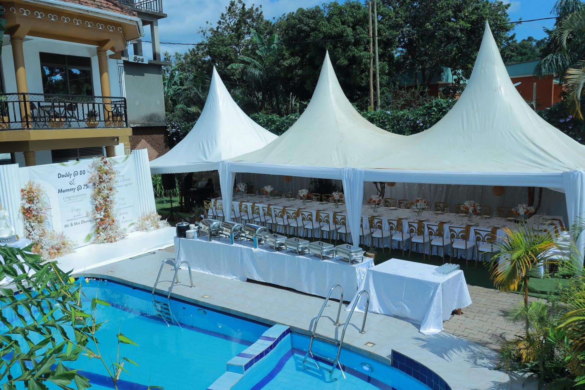 Mowicribs Hotel And Spa 恩德培 外观 照片